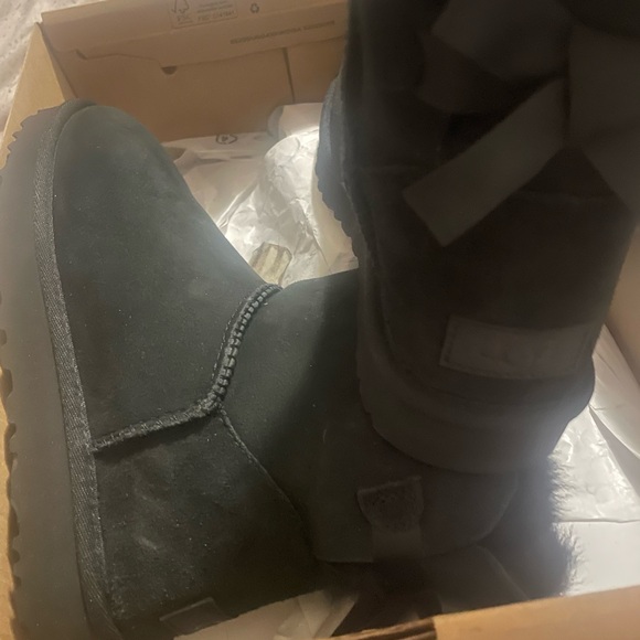 Black Ugg boots size 7 - Picture 3 of 6